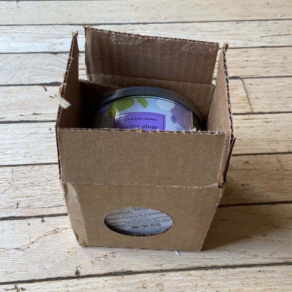 Bath & Body Works 14.5 Oz Spring Plum & Blackberries Scented Candle - Picture 5 of 5